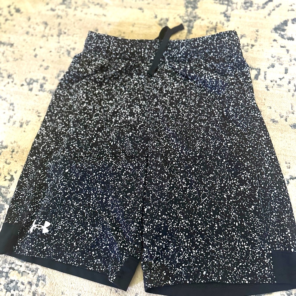 Under Armour Boys Shorts; Youth Large